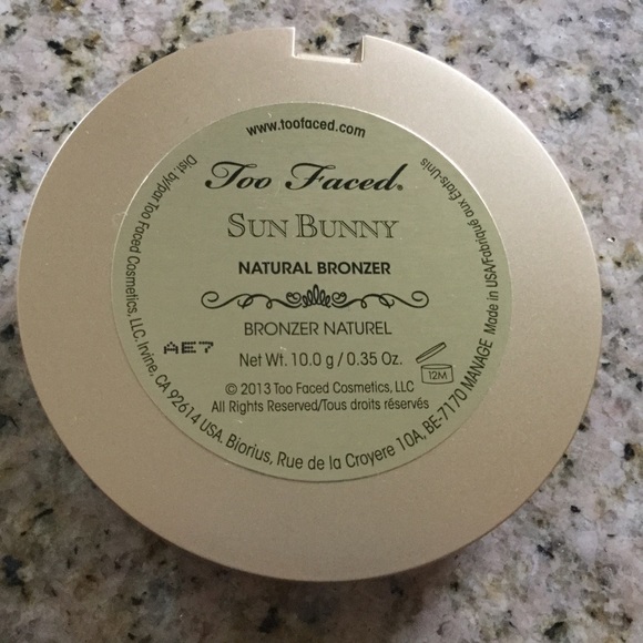 Too Faced Sun Bunny Natural Bronzer - Picture 4 of 7